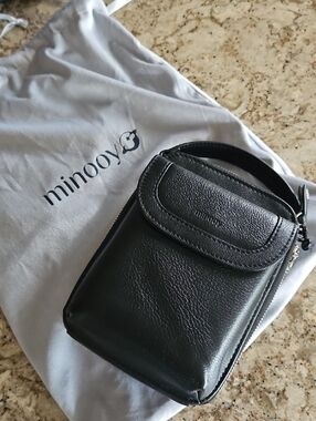 Minooy Black Leather Women’s Crossbody Bag